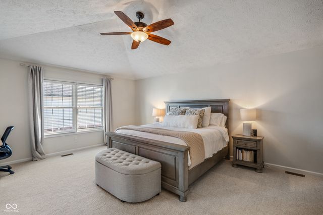 8856 Pin Oak Drive, Zionsville, IN 46077