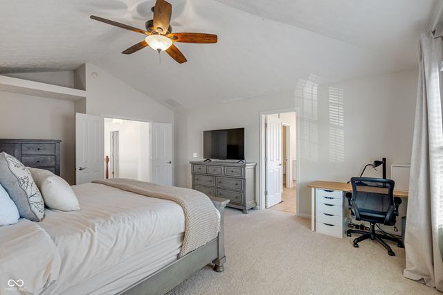 8856 Pin Oak Drive, Zionsville, IN 46077