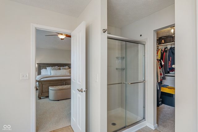 8856 Pin Oak Drive, Zionsville, IN 46077