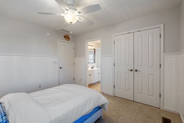 8856 Pin Oak Drive, Zionsville, IN 46077