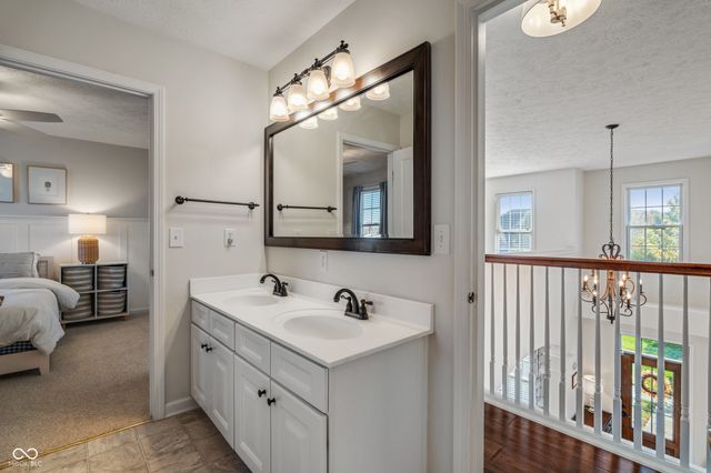 8856 Pin Oak Drive, Zionsville, IN 46077