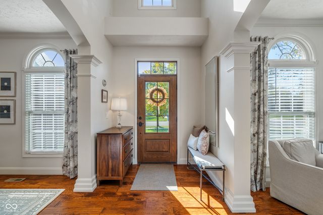 8856 Pin Oak Drive, Zionsville, IN 46077