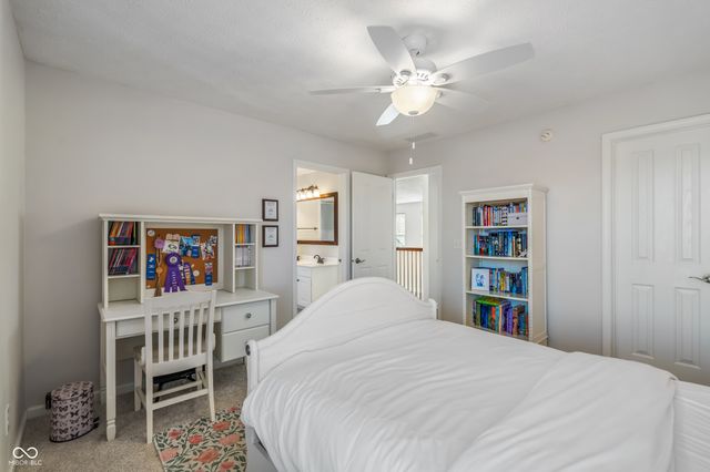 8856 Pin Oak Drive, Zionsville, IN 46077