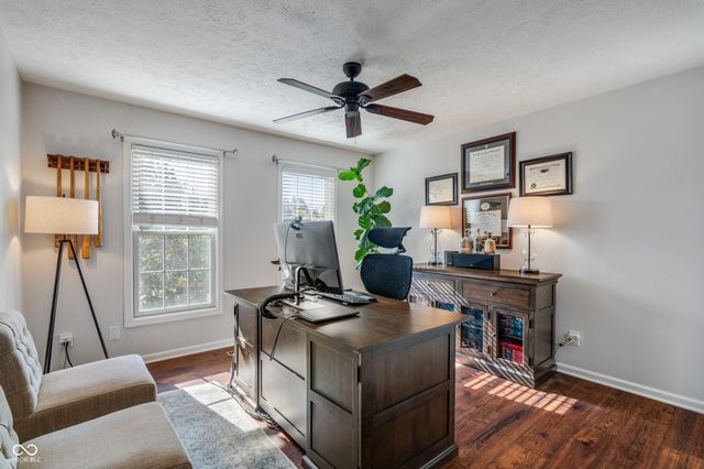 8856 Pin Oak Drive, Zionsville, IN 46077