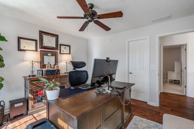 8856 Pin Oak Drive, Zionsville, IN 46077