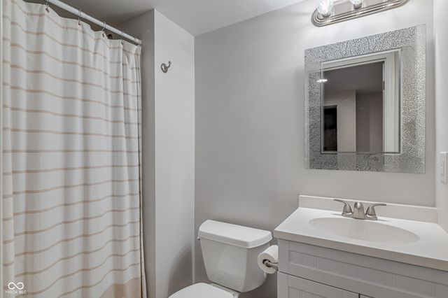 8856 Pin Oak Drive, Zionsville, IN 46077