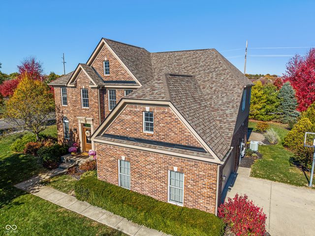 8856 Pin Oak Drive, Zionsville, IN 46077