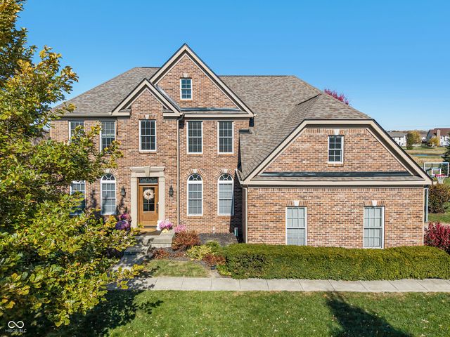 8856 Pin Oak Drive, Zionsville, IN 46077