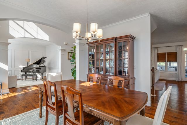 8856 Pin Oak Drive, Zionsville, IN 46077