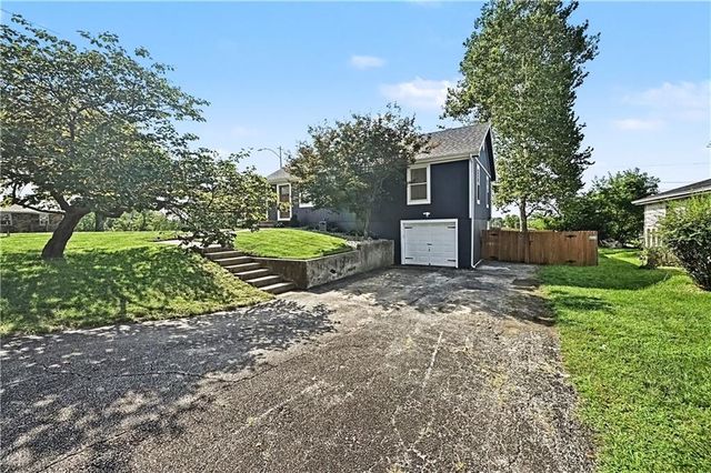 401 NW 71st Street, Kansas City, MO 64118