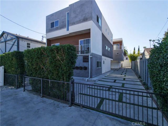 5635 Klump Avenue, North Hollywood, CA 91601