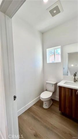5635 Klump Avenue, North Hollywood, CA 91601