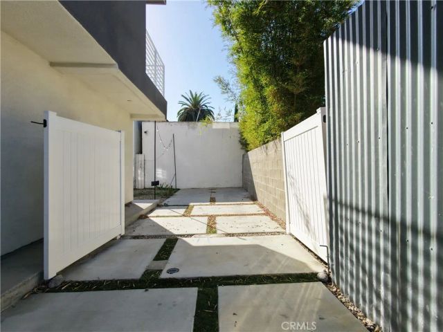 5635 Klump Avenue, North Hollywood, CA 91601