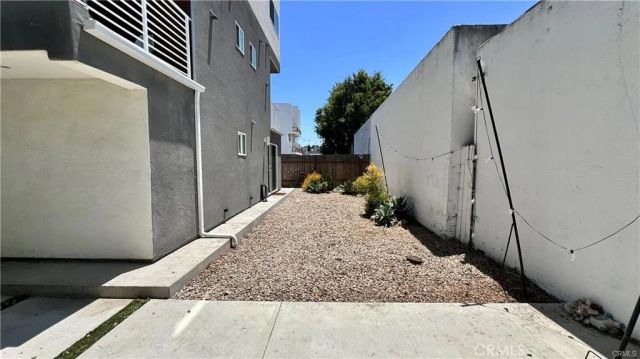 5635 Klump Avenue, North Hollywood, CA 91601