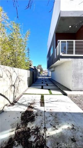 5635 Klump Avenue, North Hollywood, CA 91601