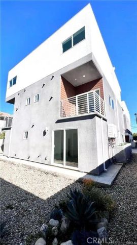 5635 Klump Avenue, North Hollywood, CA 91601