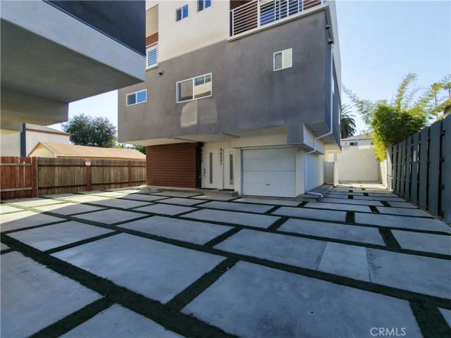5635 Klump Avenue, North Hollywood, CA 91601