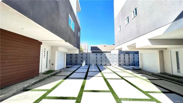 5635 Klump Avenue, North Hollywood, CA 91601