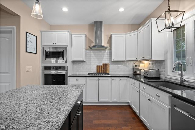 107 Loyola Drive, Elyria, OH 44035