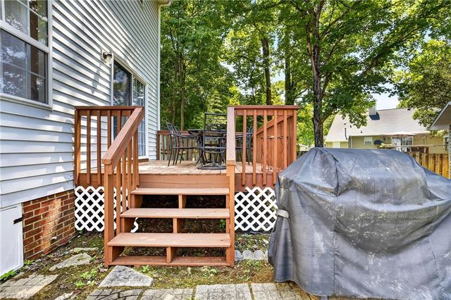 5805 Edgebrook Court, Jamestown, NC 27282