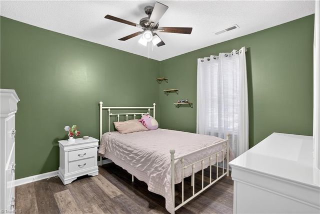 5805 Edgebrook Court, Jamestown, NC 27282