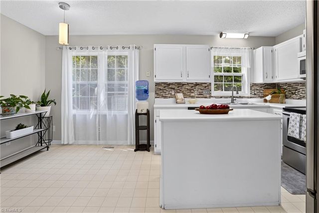 5805 Edgebrook Court, Jamestown, NC 27282