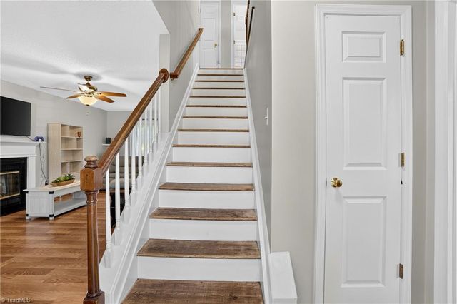 5805 Edgebrook Court, Jamestown, NC 27282