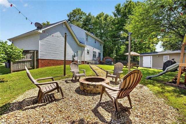 5805 Edgebrook Court, Jamestown, NC 27282