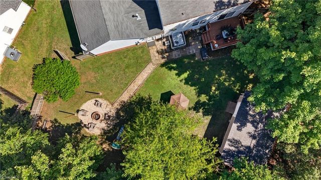 5805 Edgebrook Court, Jamestown, NC 27282