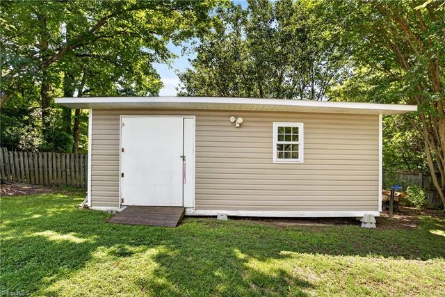 5805 Edgebrook Court, Jamestown, NC 27282
