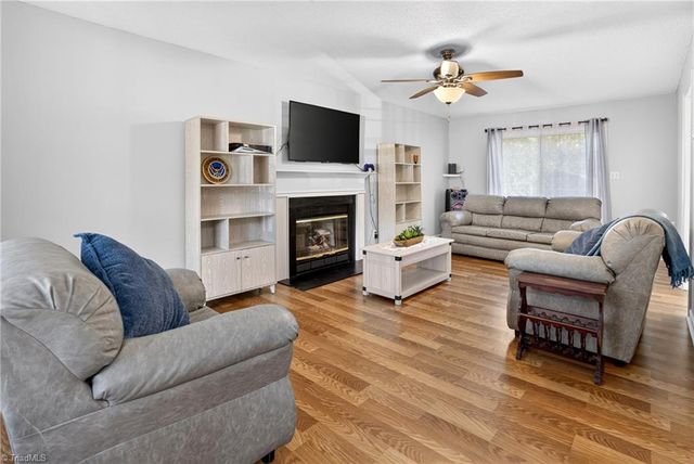 5805 Edgebrook Court, Jamestown, NC 27282