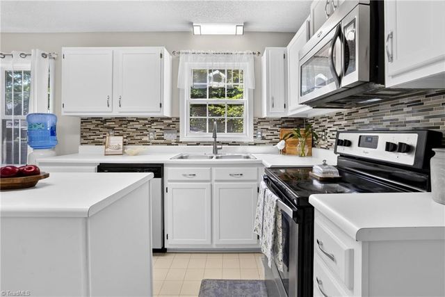 5805 Edgebrook Court, Jamestown, NC 27282