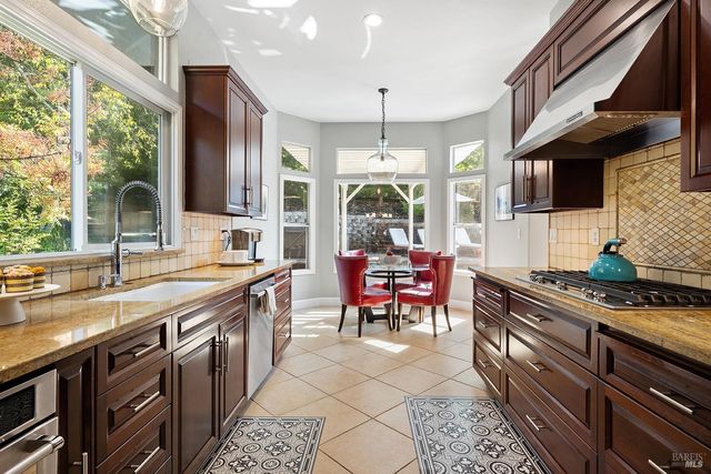 3991 Haven Ct, Sebastopol, CA 95472