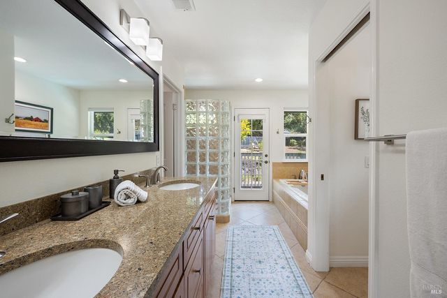 3991 Haven Ct, Sebastopol, CA 95472