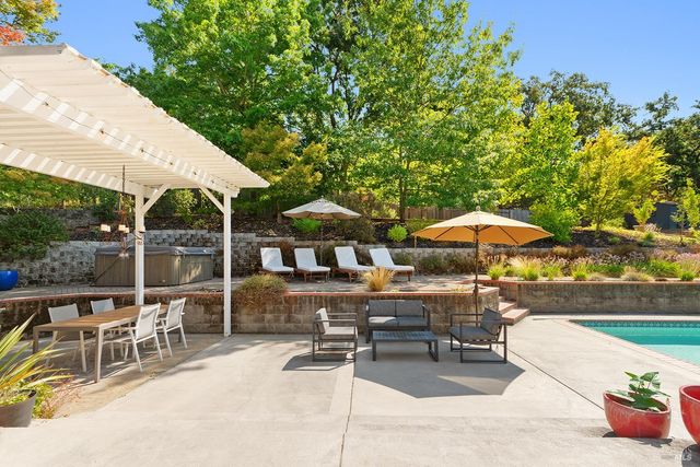 3991 Haven Ct, Sebastopol, CA 95472