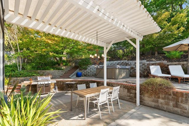 3991 Haven Ct, Sebastopol, CA 95472