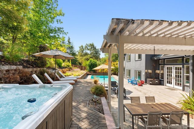 3991 Haven Ct, Sebastopol, CA 95472