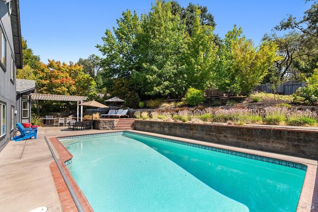 3991 Haven Ct, Sebastopol, CA 95472