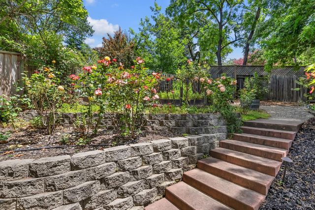 3991 Haven Ct, Sebastopol, CA 95472