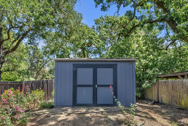 3991 Haven Ct, Sebastopol, CA 95472