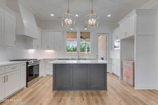 410 Dunvegan Court, Lafayette, LA 70503