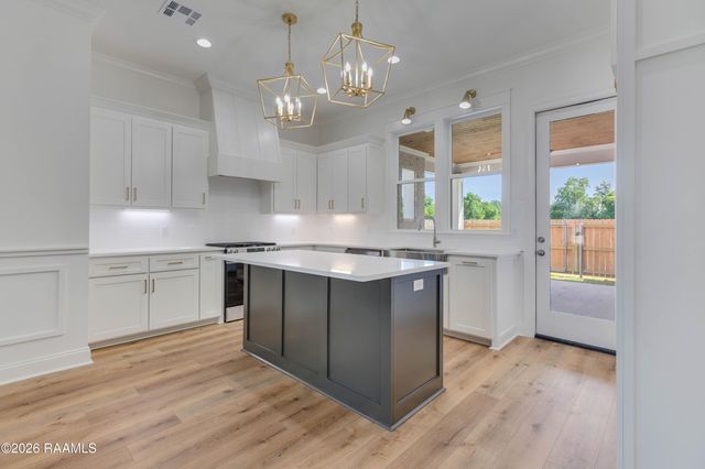 410 Dunvegan Court, Lafayette, LA 70503