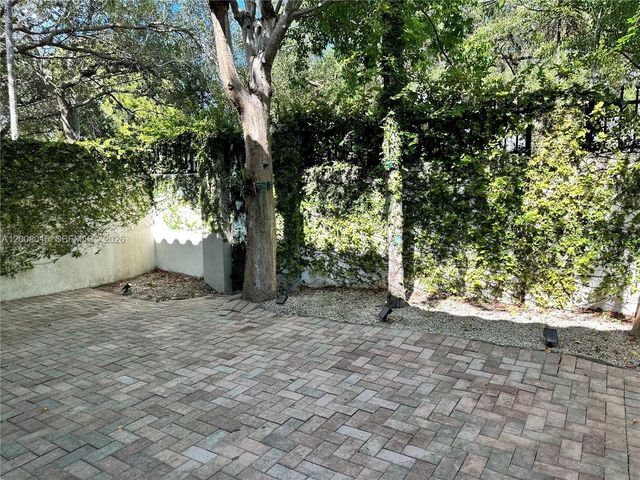 3054 Mcdonald St 8, Miami, FL 33133