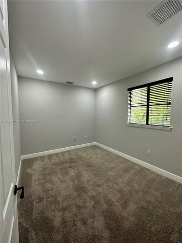 3054 Mcdonald St 8, Miami, FL 33133