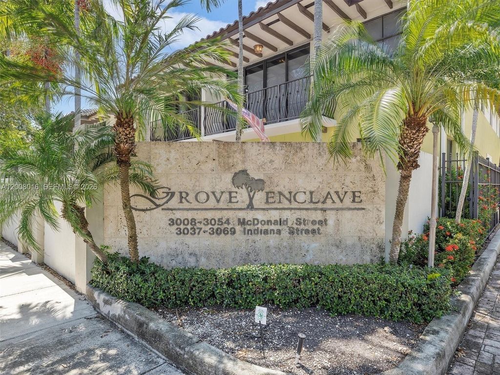 3054 Mcdonald St 8, Miami, FL 33133