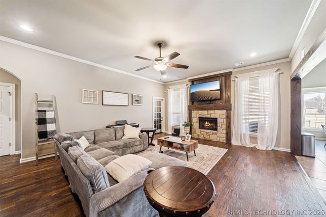 9411 N 104th East Avenue, Owasso, OK 74055