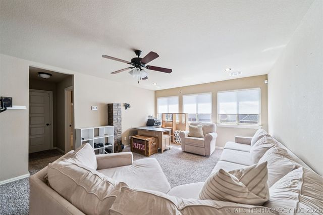 9411 N 104th East Avenue, Owasso, OK 74055