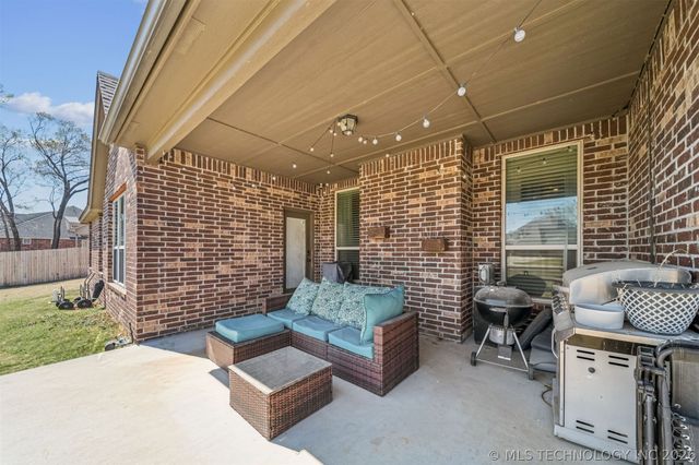 9411 N 104th East Avenue, Owasso, OK 74055