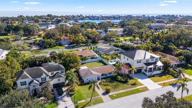 901 EDEN ISLE BOULEVARD NE, St Petersburg, FL 33704