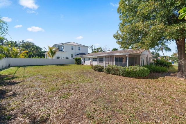 901 EDEN ISLE BOULEVARD NE, St Petersburg, FL 33704